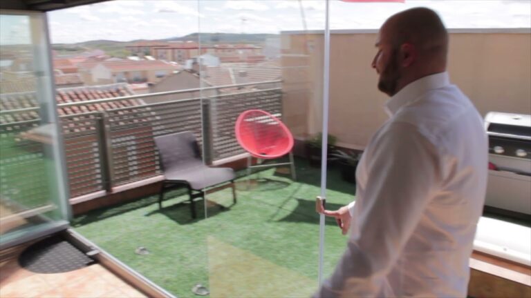 Cortinas de Cristal: La Soluci&oacute;n Ideal para Espacios Abiertos