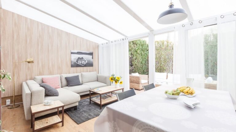 Diseño sofisticado con cortinas de cristal