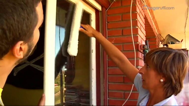 C&oacute;mo mantener ventanas relucientes con cortinas de cristal impecables