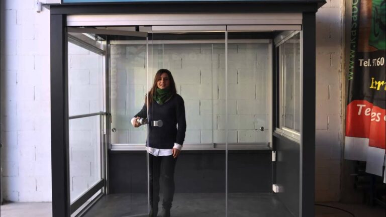Cortinas de Cristal: Barrera Efectiva Contra el Viento