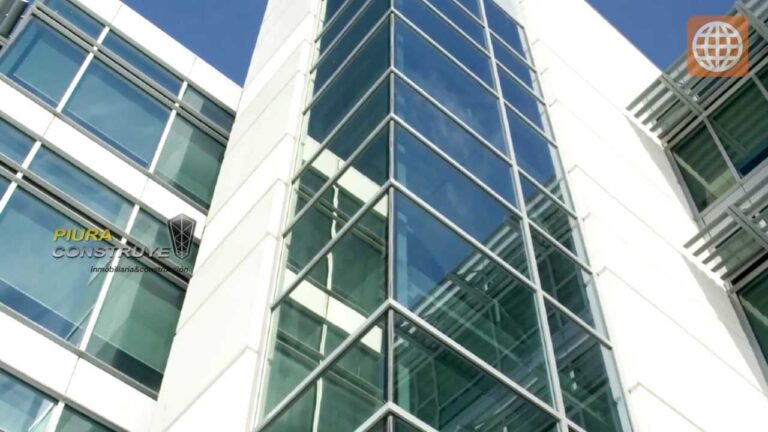 Innovación en Fachadas: Cortinas de Cristal como Solución Estética y Funcional